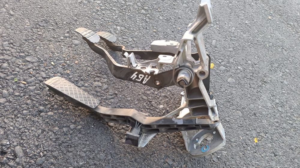 Педальный сектор Ауди Б4