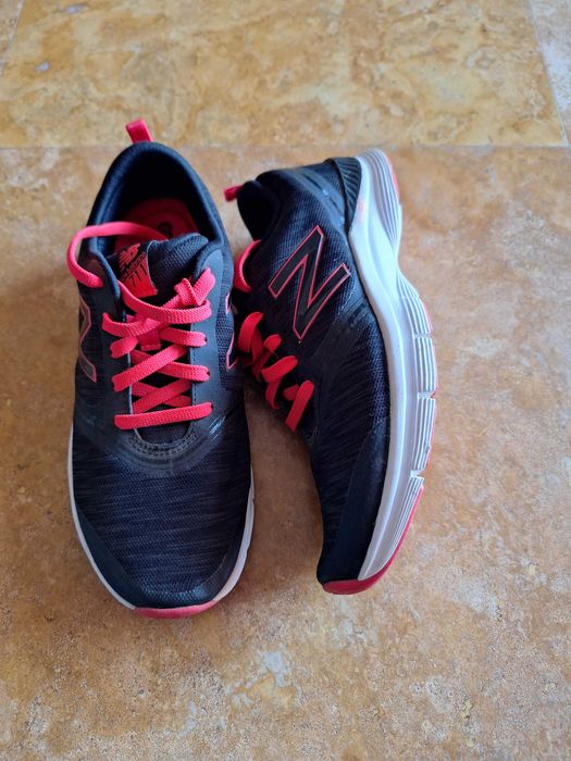 Vând adidași New Balance 38