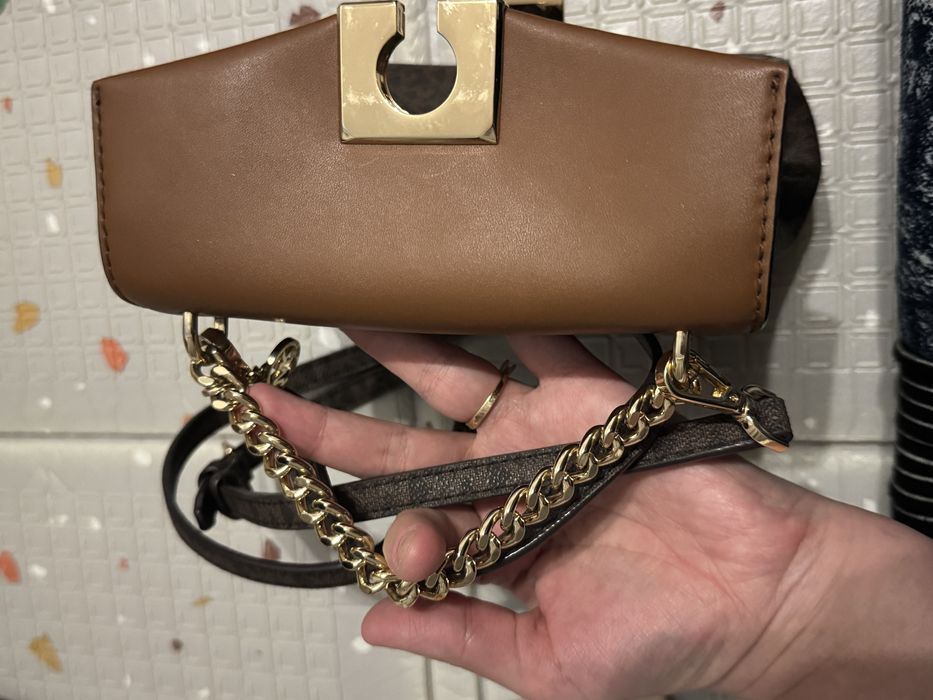 Продам сумочку Michael Kors