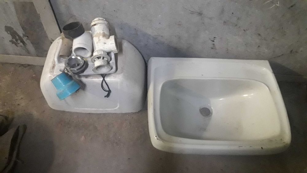 Продам советскую новую раковину и бочок
