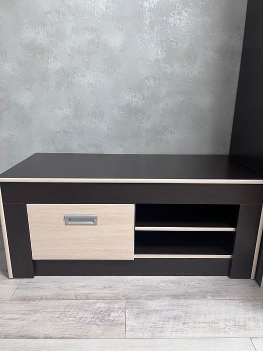 Шкаф плательный с полками