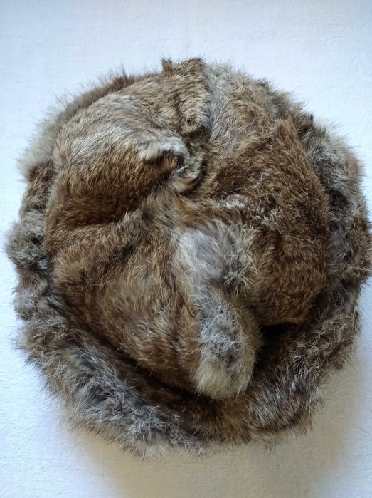 Продавам дамска шапка