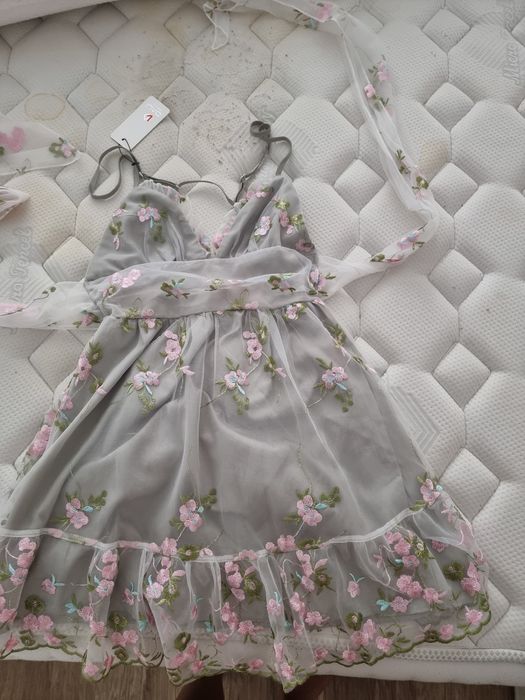 Рокля с тюл и дантела, нова с етикет