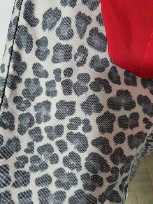 Animal print pantaloni,  model confortabil și în trend;