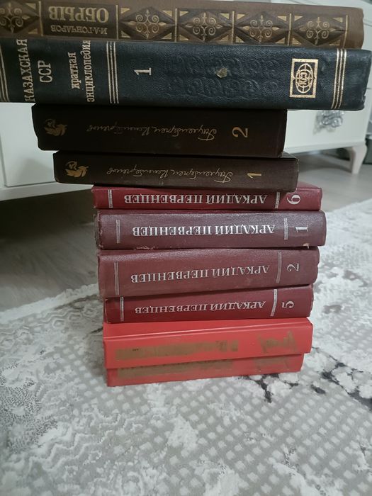 Книги. Отдам за шоколадку