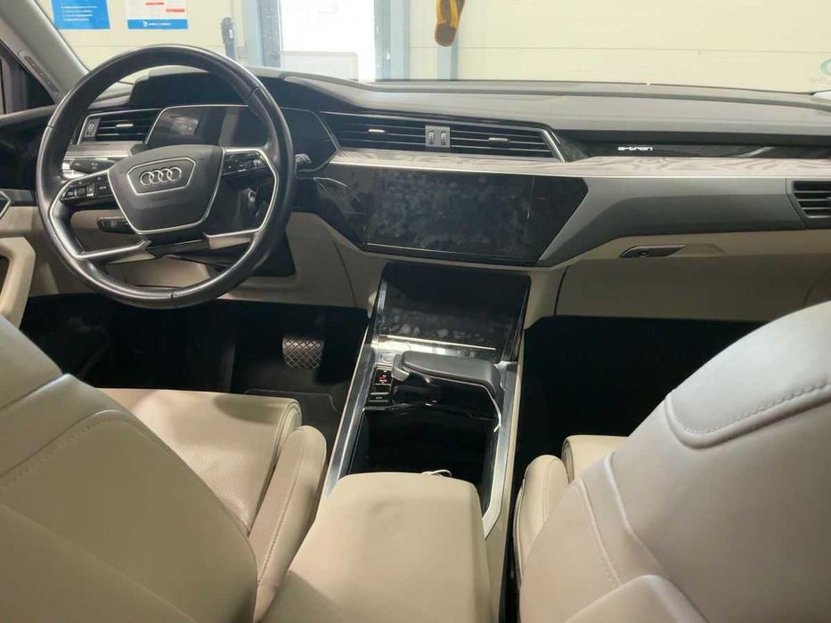 Audi e-tron 55 quattro Advanced 300kW 95kwh 406ks