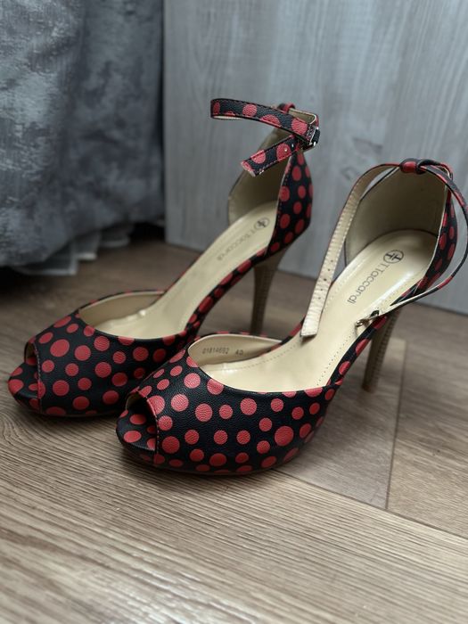 Продам туфли новые