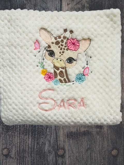 Patura brodata personalizata pentru copii cu girafa