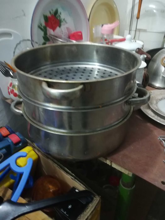 Чайники разных объёмов, посуда