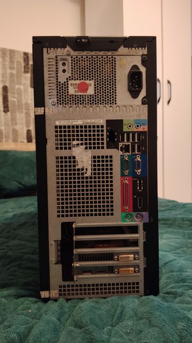 Vând PC DELL aproape nou