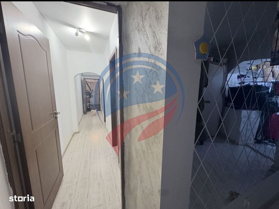 Apartament 3 camere decomandat Craiovita Noua-Scoala nr. 33