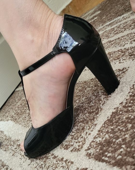 Vând sandale piele naturala