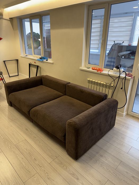 Диван мягкий коричневый