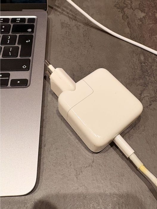MacBook Air 13 Inch, 2020, Intel Core, Състояние: Използвано