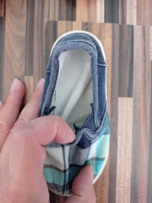 Papuci (pantofi, ghete si tenisi) baieti marimea 20 si 21
