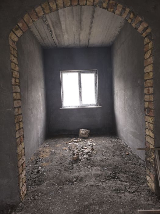 Продается незаконченный дом рядом с FOOD CITY