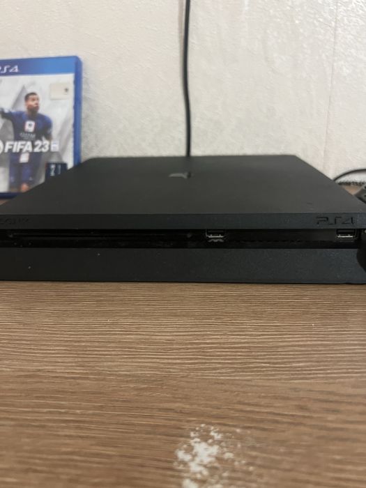 Playstation 4 slim