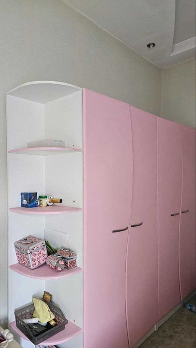 Продается комплект  шкаф, комод, 2 тумбы