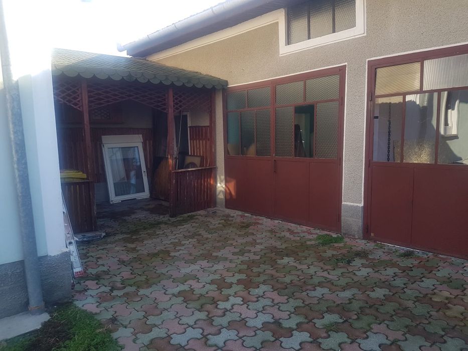 Vand casa în zona Mehala