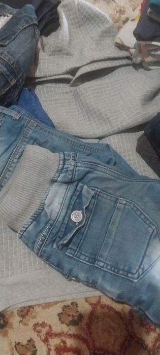 Отдам даром одежду на мальчика 4-6лет