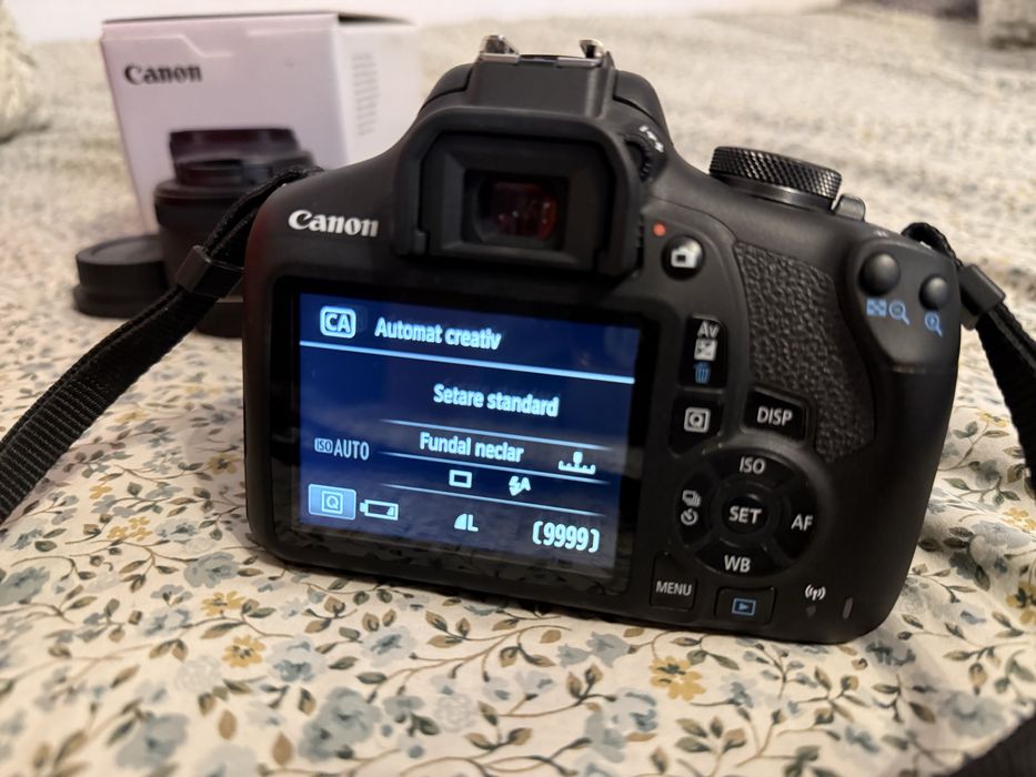 Canon eos 2000d dslr