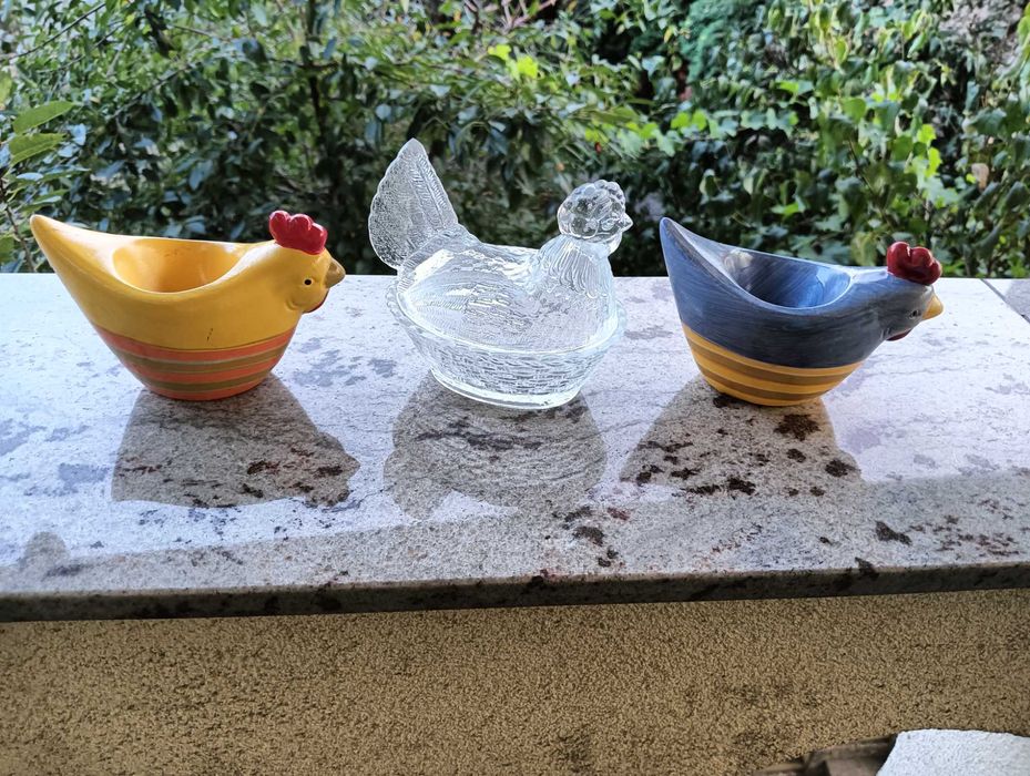 suporti pt oua si o gainusa pentru sare