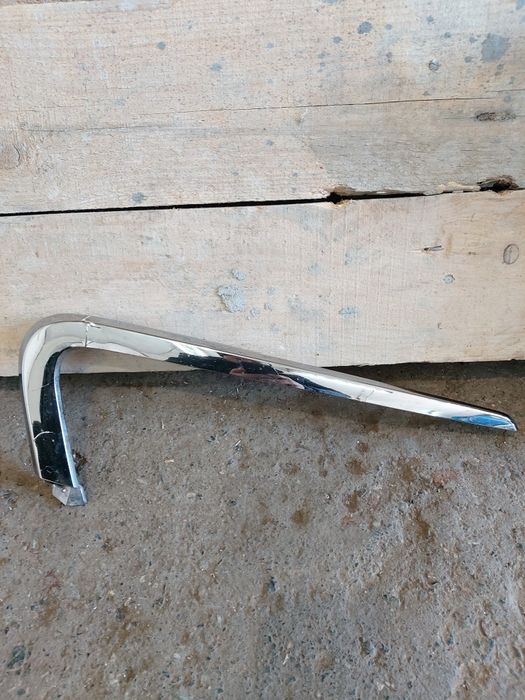 Наклдка бампера левая Веста кросс