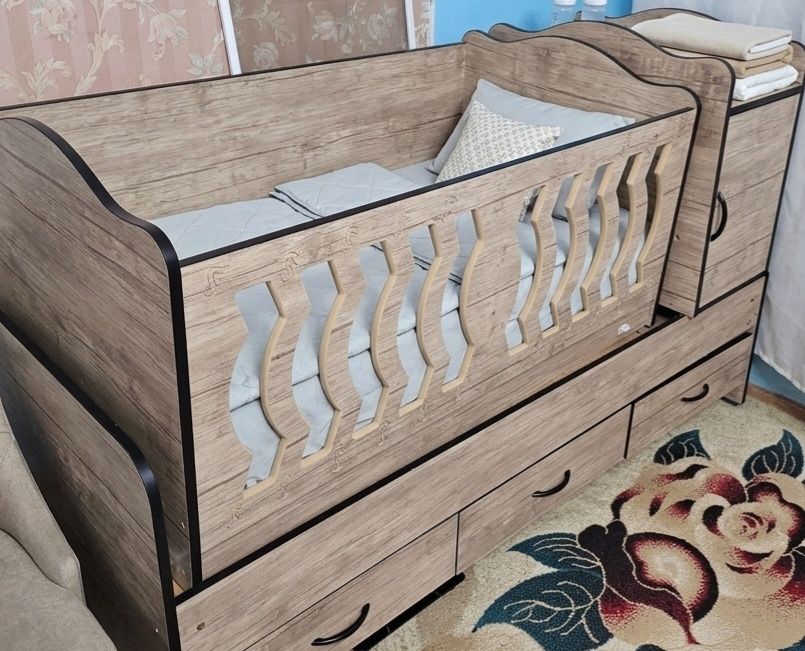 Детская кроватка