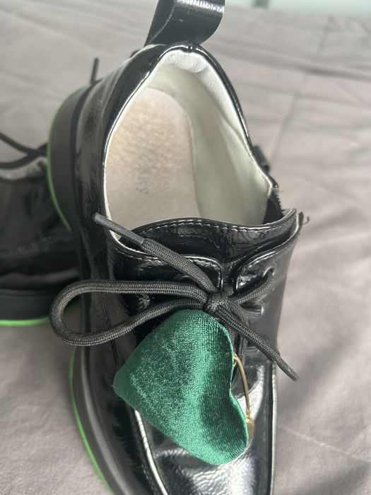 Продам туфли для девочки