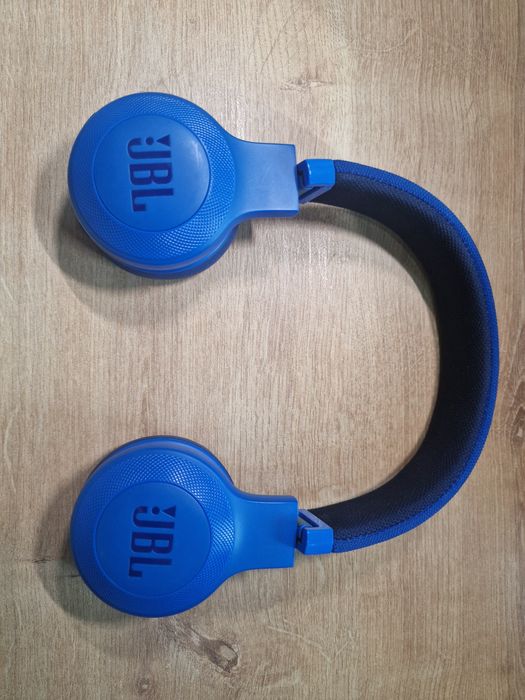 JBL E45BT слушалки