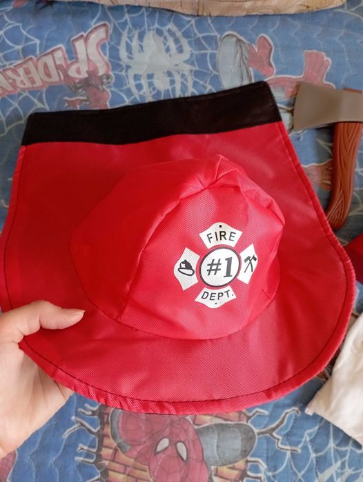 НОВЫЙ Костюм пожарного, на 8-9 лет