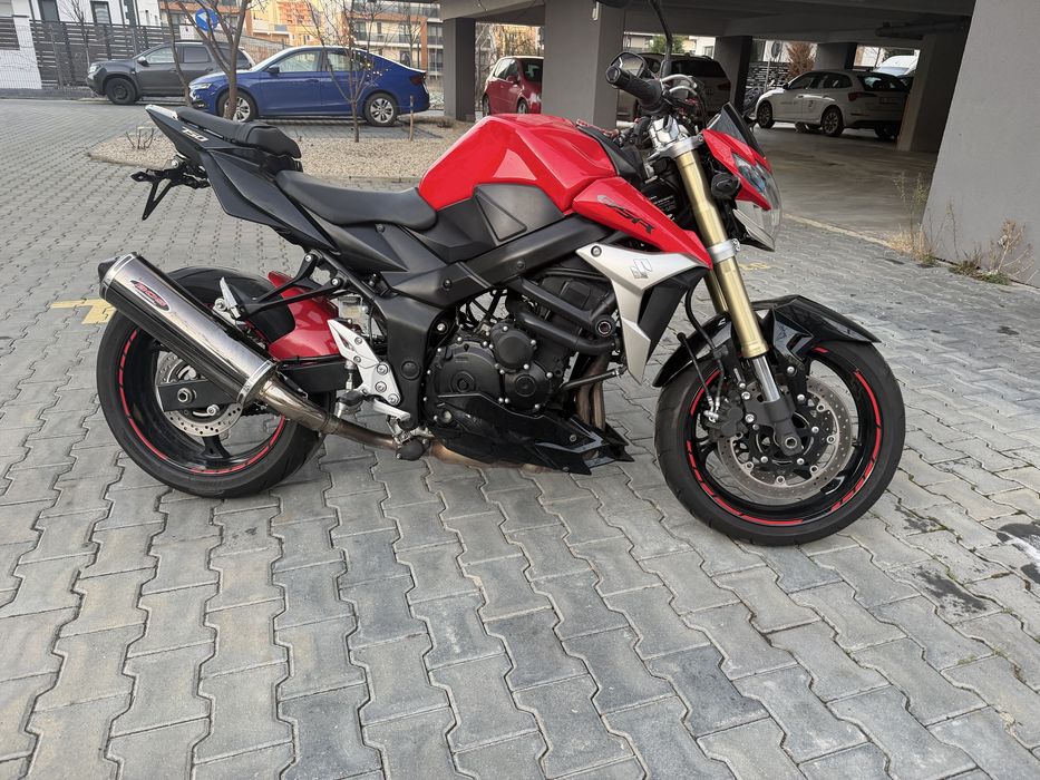 Suzuki GSR 750