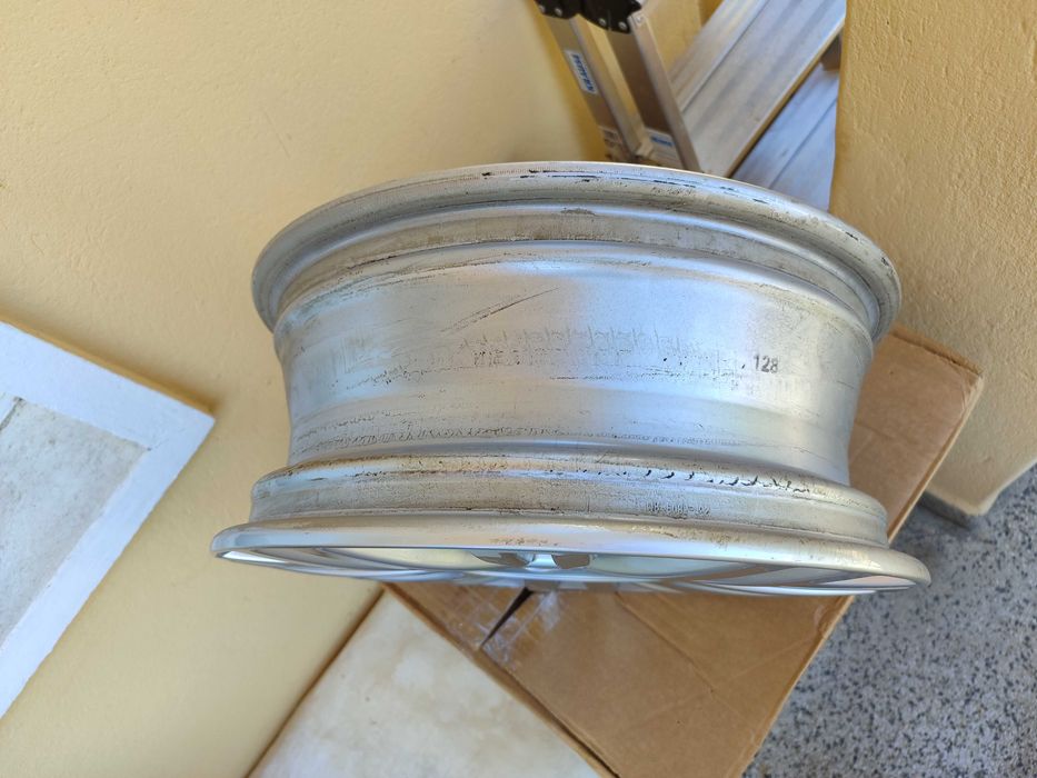 Алуминиеви джанти за VW Up 5,5x15 ET41,1S0601025AR,централни капачки за VW.