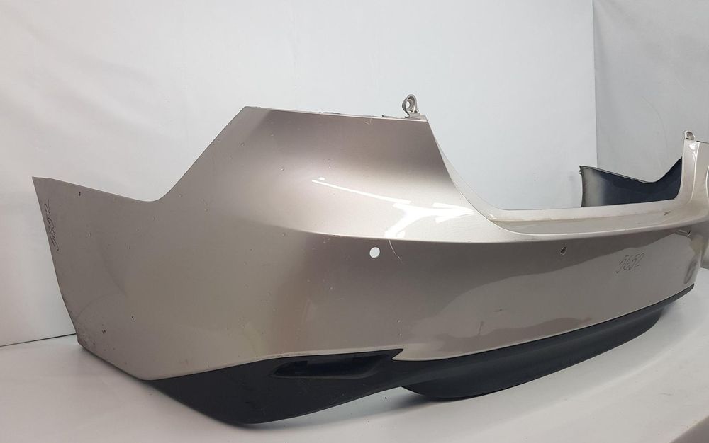 Bara spate Toyota Camry dupa 2017