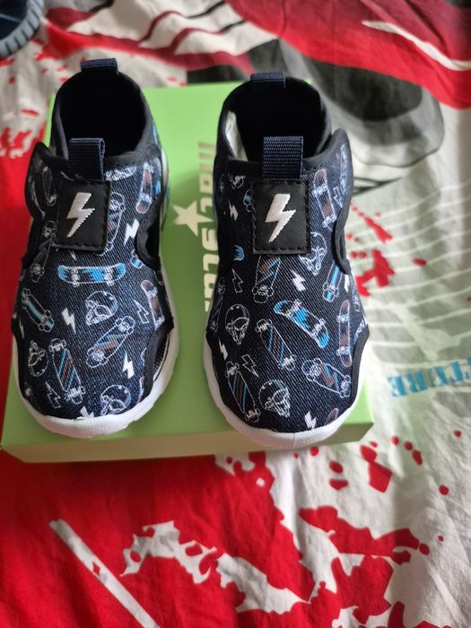 Пантофи за момче