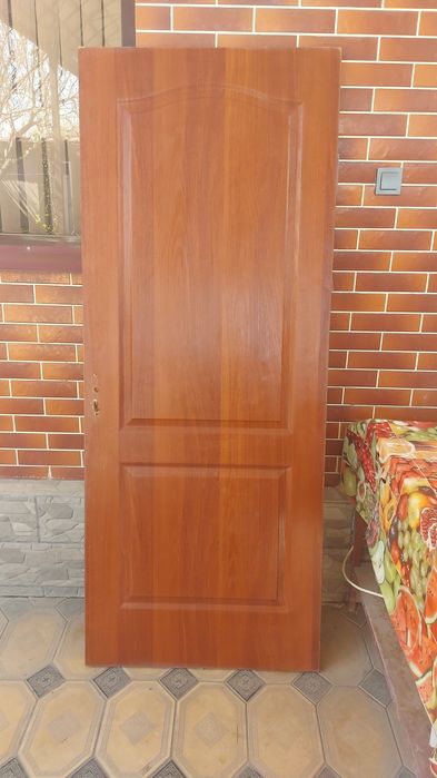 Продаю межкомнатную дверь