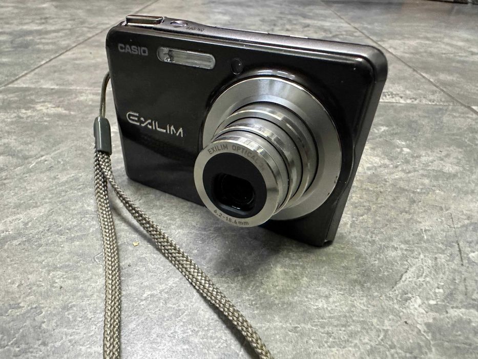 Фотоапарат Casio Exilim EX-S880 - 8 Megapixel, 3-Opt. Zoom