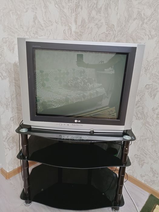 Телевизор рабочий+тумба