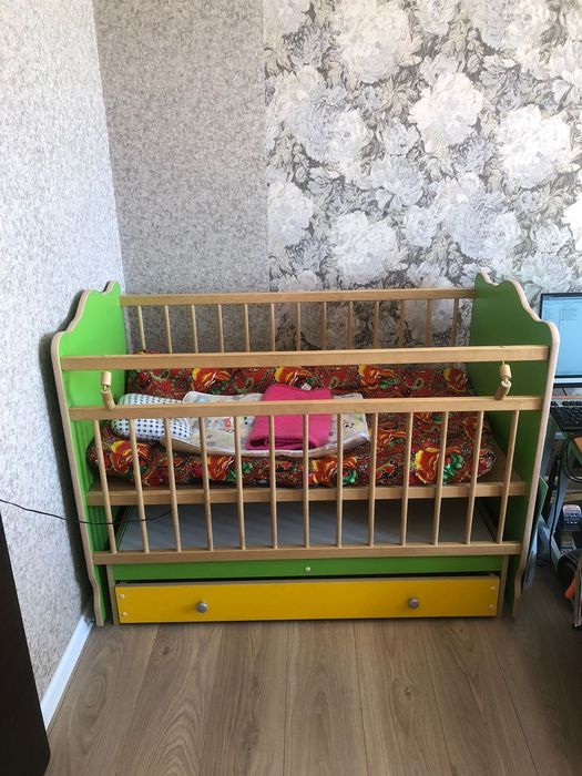 Манеж для детей  качается