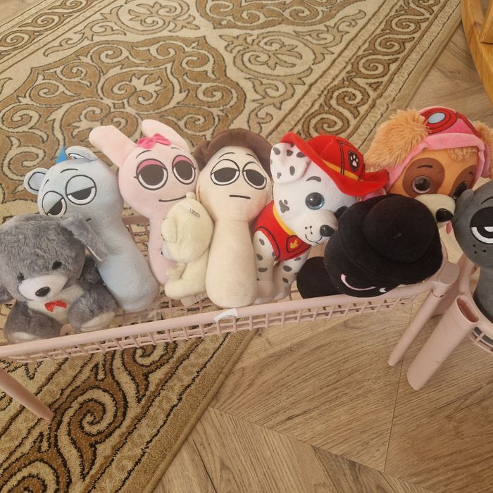 Мягкие игрушки, машинки