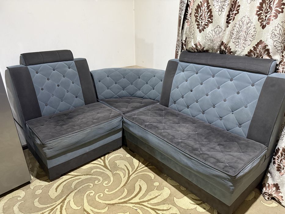 Ugalok sotiladi 300 ming soʻm. Ikkita qoʻshimcha stuli ham bor