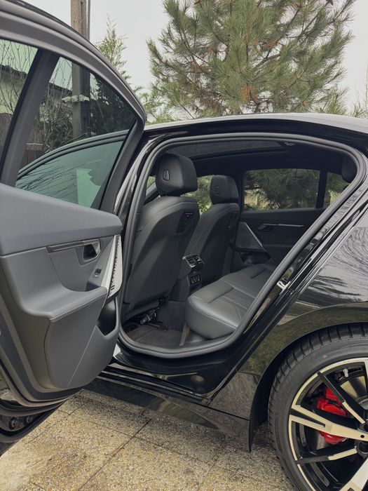 BMW 520D xDrive MHEV 2025/07 FULL M PRO 4x4 18.500KM ICONIC GLOW R20”