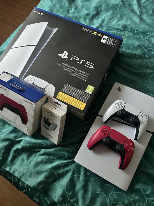 vand ps5 2 controllere si statie de incarcare