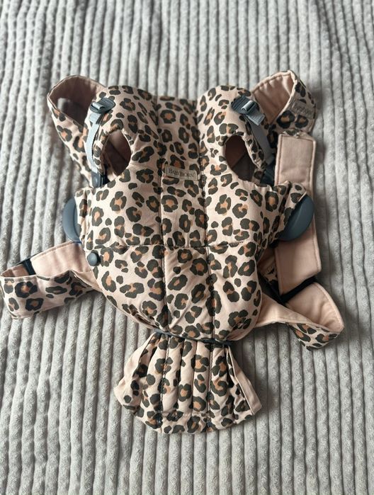 Marsupiu Anatomic BabyBjorn mini -Editie limitata Leopard
