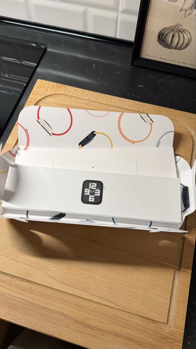 Смарт часовник Apple Watch SE (2nd Gen) 40mm - бял