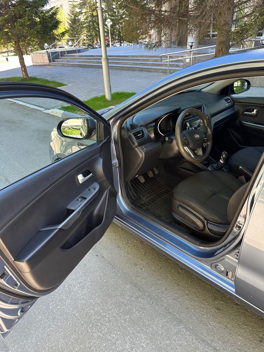 Продам автомобиль Kia Rio 3