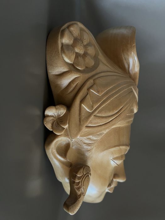 Уникални 50-годишни малки дърворезби от сандалово дърво