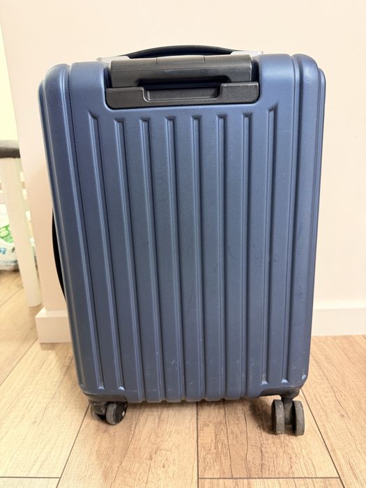 Продам чемодан 5,000