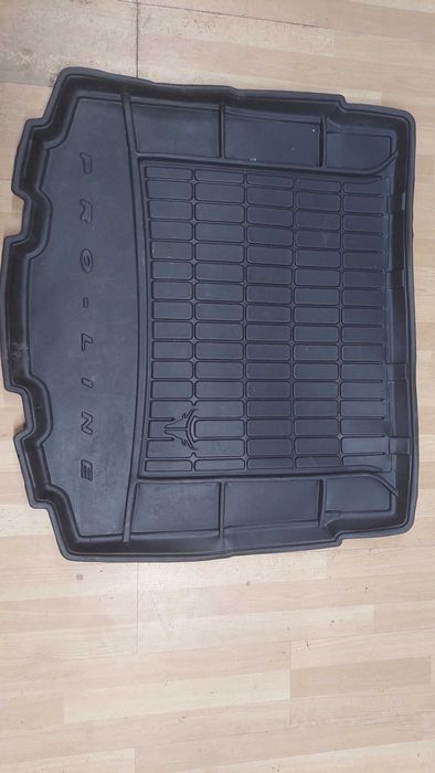 Гумена стелка багажник Toyota Corolla