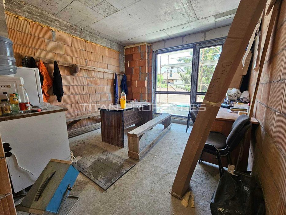 Продава се Тристаен апартамент в Варна, Автогара - 121 кв.м за 1215 €/кв.м - Снимка #3